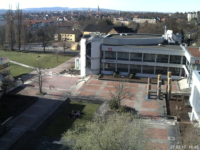 Foto der Webcam: Verwaltungsgebäude, Innenhof mit Audimax, Hörsaal-Gebäude 1