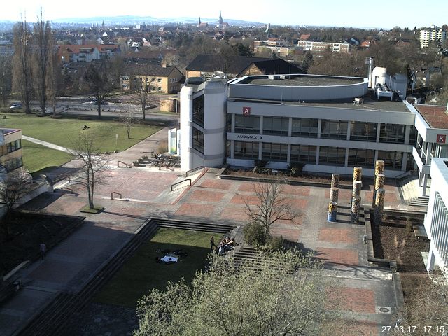 Foto der Webcam: Verwaltungsgebäude, Innenhof mit Audimax, Hörsaal-Gebäude 1