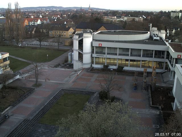 Foto der Webcam: Verwaltungsgeb&auml;ude, Innenhof mit Audimax, H&ouml;rsaal-Geb&auml;ude 1