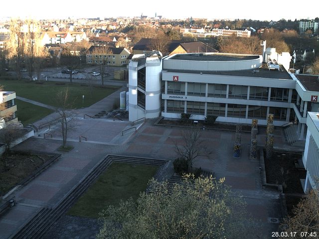 Foto der Webcam: Verwaltungsgeb&auml;ude, Innenhof mit Audimax, H&ouml;rsaal-Geb&auml;ude 1