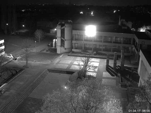 Foto der Webcam: Verwaltungsgebäude, Innenhof mit Audimax, Hörsaal-Gebäude 1