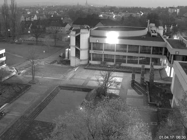 Foto der Webcam: Verwaltungsgebäude, Innenhof mit Audimax, Hörsaal-Gebäude 1