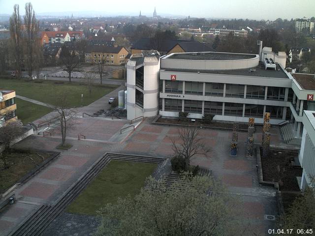 Foto der Webcam: Verwaltungsgebäude, Innenhof mit Audimax, Hörsaal-Gebäude 1