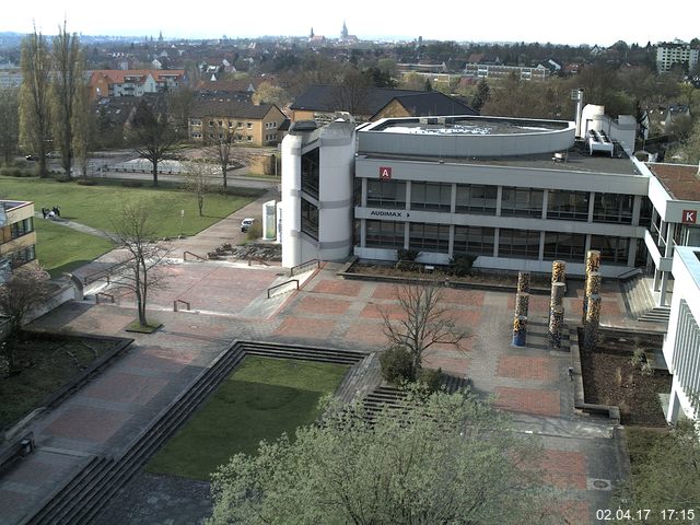 Foto der Webcam: Verwaltungsgebäude, Innenhof mit Audimax, Hörsaal-Gebäude 1