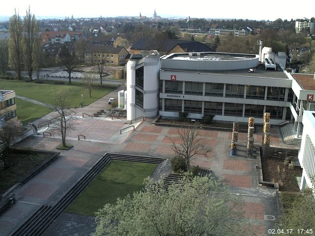 Foto der Webcam: Verwaltungsgebäude, Innenhof mit Audimax, Hörsaal-Gebäude 1