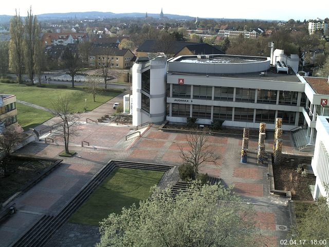 Foto der Webcam: Verwaltungsgebäude, Innenhof mit Audimax, Hörsaal-Gebäude 1