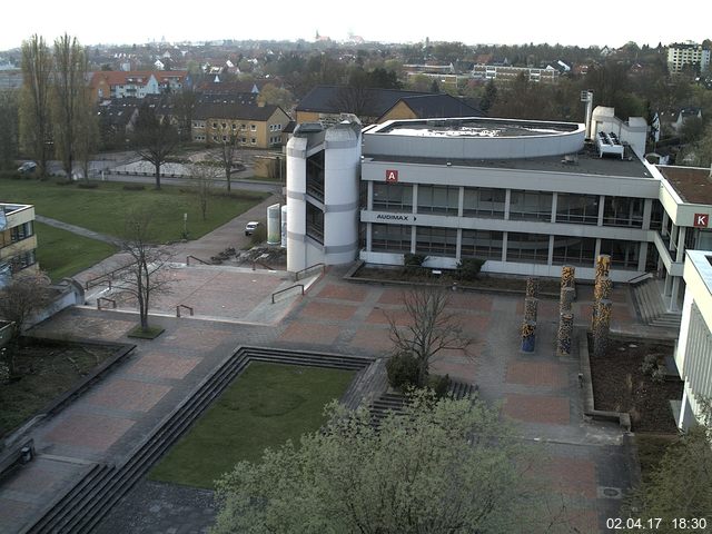 Foto der Webcam: Verwaltungsgebäude, Innenhof mit Audimax, Hörsaal-Gebäude 1