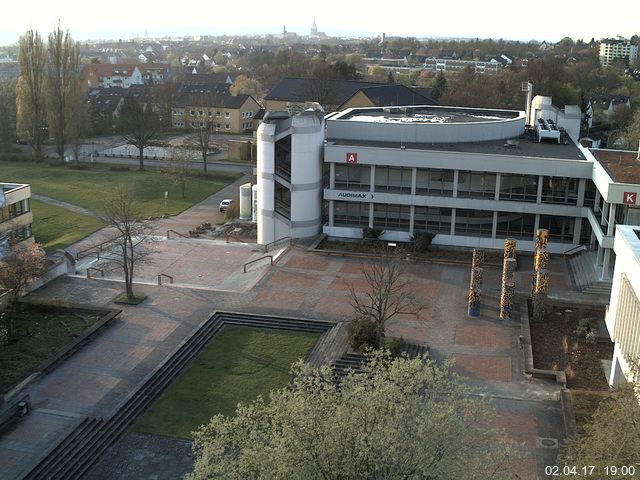 Foto der Webcam: Verwaltungsgebäude, Innenhof mit Audimax, Hörsaal-Gebäude 1