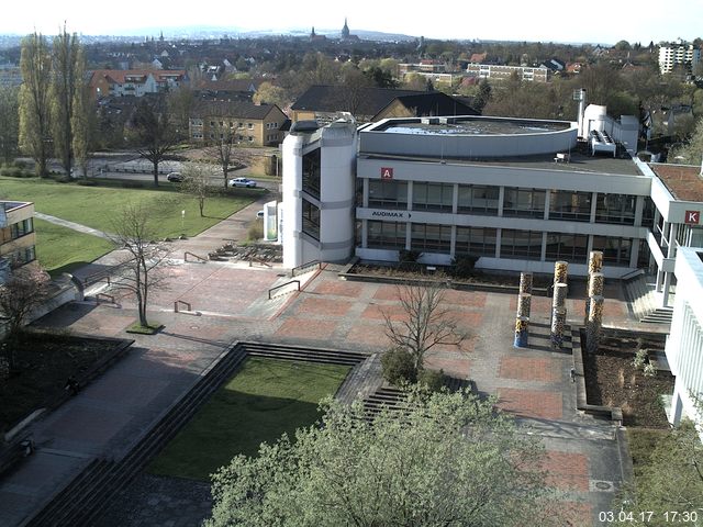 Foto der Webcam: Verwaltungsgebäude, Innenhof mit Audimax, Hörsaal-Gebäude 1