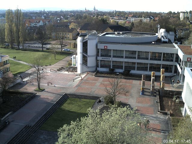 Foto der Webcam: Verwaltungsgebäude, Innenhof mit Audimax, Hörsaal-Gebäude 1