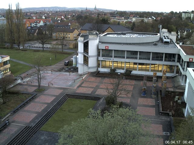 Foto der Webcam: Verwaltungsgebäude, Innenhof mit Audimax, Hörsaal-Gebäude 1