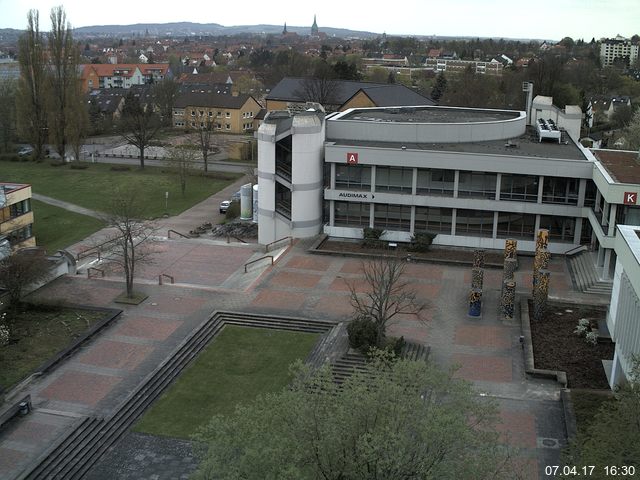 Foto der Webcam: Verwaltungsgebäude, Innenhof mit Audimax, Hörsaal-Gebäude 1