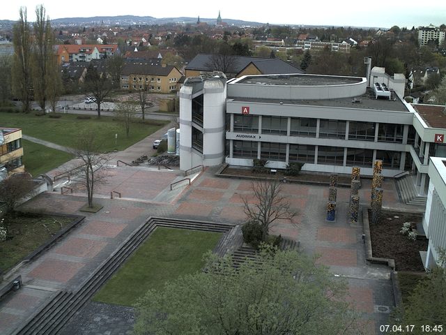 Foto der Webcam: Verwaltungsgebäude, Innenhof mit Audimax, Hörsaal-Gebäude 1