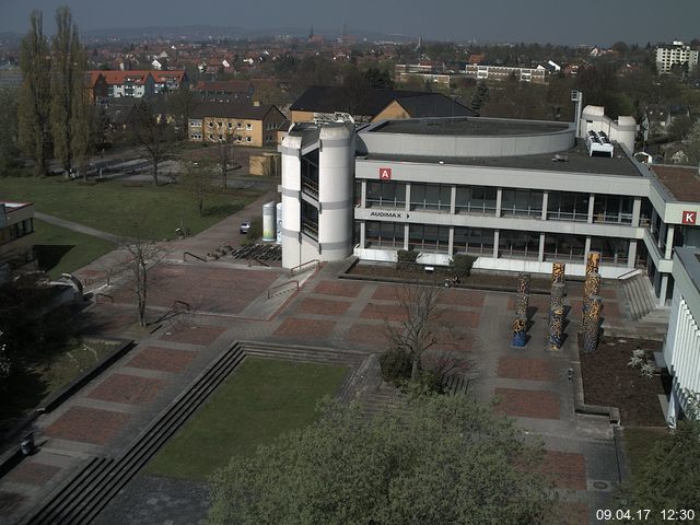 Foto der Webcam: Verwaltungsgebäude, Innenhof mit Audimax, Hörsaal-Gebäude 1