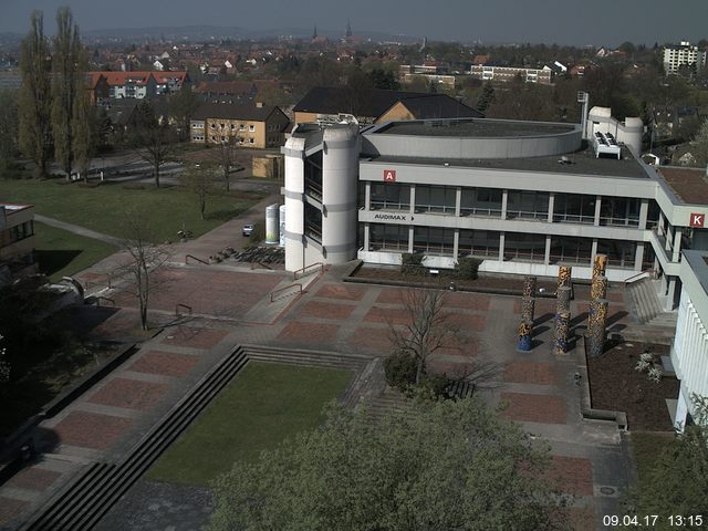 Foto der Webcam: Verwaltungsgebäude, Innenhof mit Audimax, Hörsaal-Gebäude 1