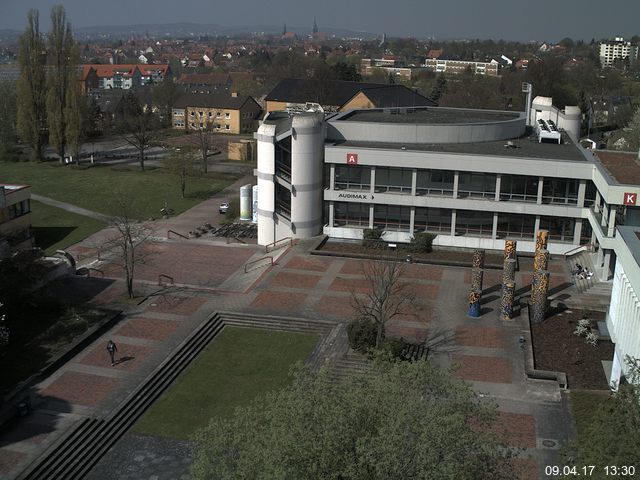 Foto der Webcam: Verwaltungsgebäude, Innenhof mit Audimax, Hörsaal-Gebäude 1