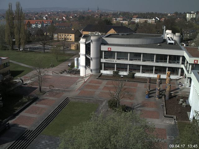 Foto der Webcam: Verwaltungsgebäude, Innenhof mit Audimax, Hörsaal-Gebäude 1