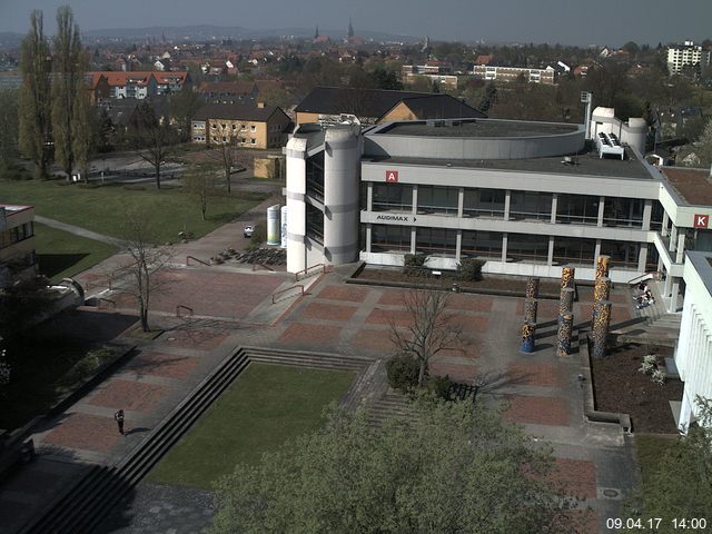 Foto der Webcam: Verwaltungsgebäude, Innenhof mit Audimax, Hörsaal-Gebäude 1