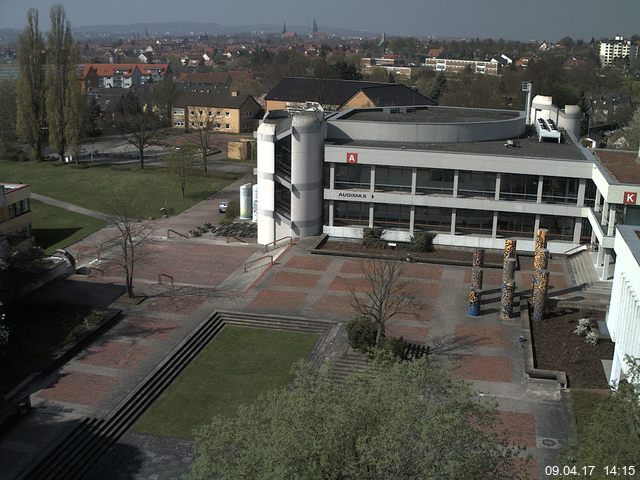 Foto der Webcam: Verwaltungsgebäude, Innenhof mit Audimax, Hörsaal-Gebäude 1