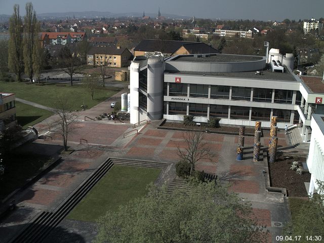 Foto der Webcam: Verwaltungsgebäude, Innenhof mit Audimax, Hörsaal-Gebäude 1