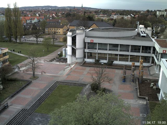 Foto der Webcam: Verwaltungsgebäude, Innenhof mit Audimax, Hörsaal-Gebäude 1