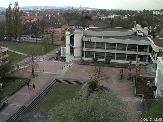 Foto der Webcam: Verwaltungsgebäude, Innenhof mit Audimax, Hörsaal-Gebäude 1