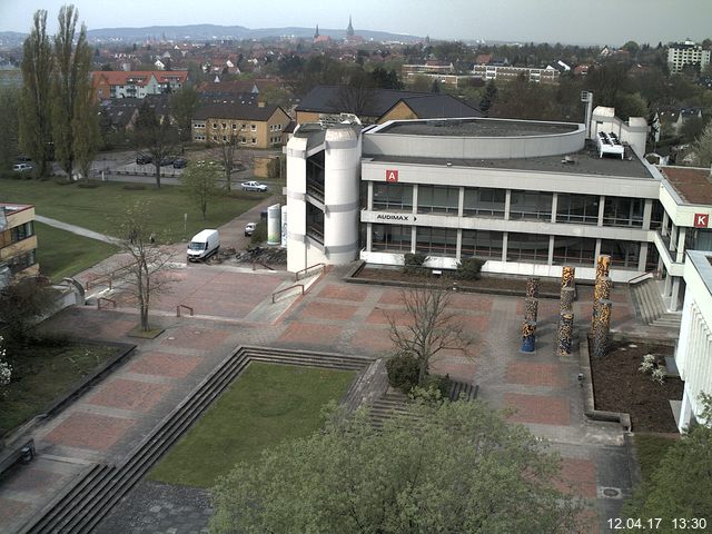 Foto der Webcam: Verwaltungsgebäude, Innenhof mit Audimax, Hörsaal-Gebäude 1