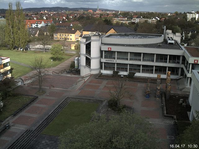 Foto der Webcam: Verwaltungsgebäude, Innenhof mit Audimax, Hörsaal-Gebäude 1