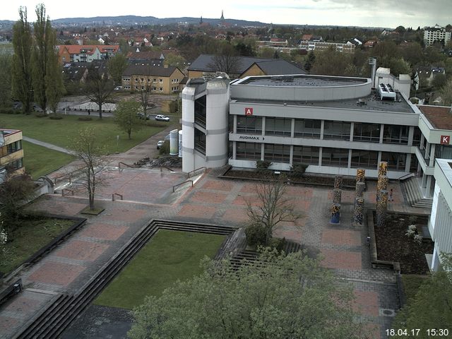 Foto der Webcam: Verwaltungsgebäude, Innenhof mit Audimax, Hörsaal-Gebäude 1