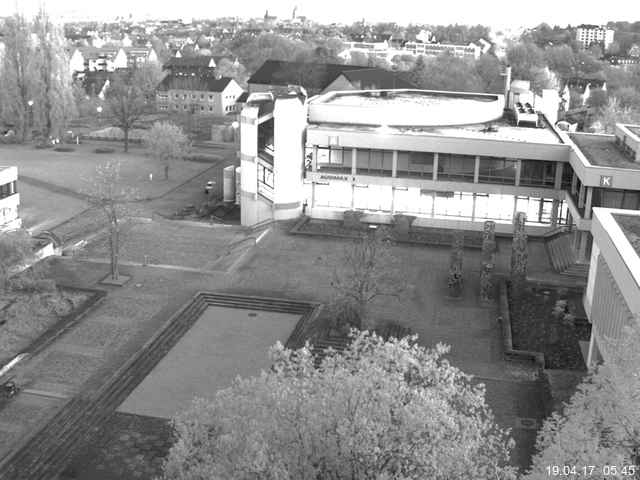 Foto der Webcam: Verwaltungsgebäude, Innenhof mit Audimax, Hörsaal-Gebäude 1