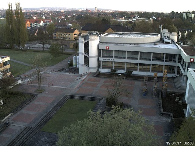 Foto der Webcam: Verwaltungsgebäude, Innenhof mit Audimax, Hörsaal-Gebäude 1