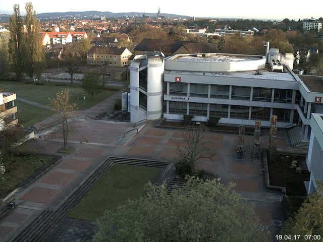 Foto der Webcam: Verwaltungsgebäude, Innenhof mit Audimax, Hörsaal-Gebäude 1