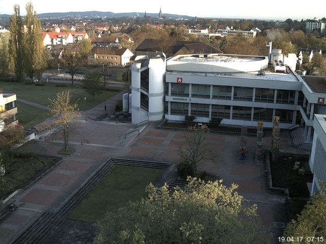 Foto der Webcam: Verwaltungsgebäude, Innenhof mit Audimax, Hörsaal-Gebäude 1