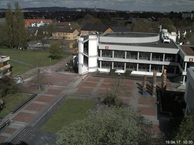 Foto der Webcam: Verwaltungsgebäude, Innenhof mit Audimax, Hörsaal-Gebäude 1