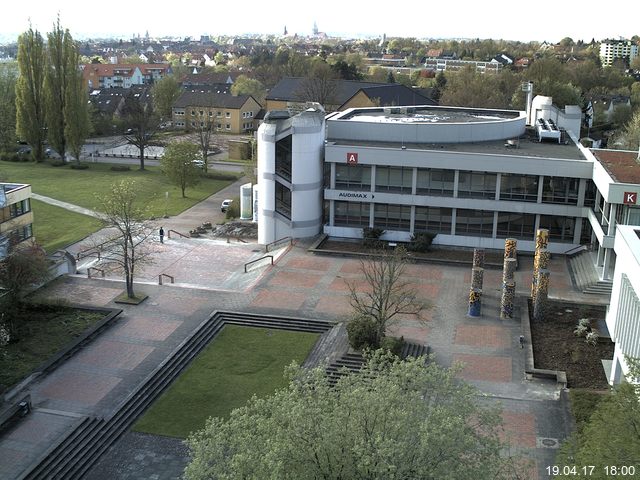 Foto der Webcam: Verwaltungsgebäude, Innenhof mit Audimax, Hörsaal-Gebäude 1