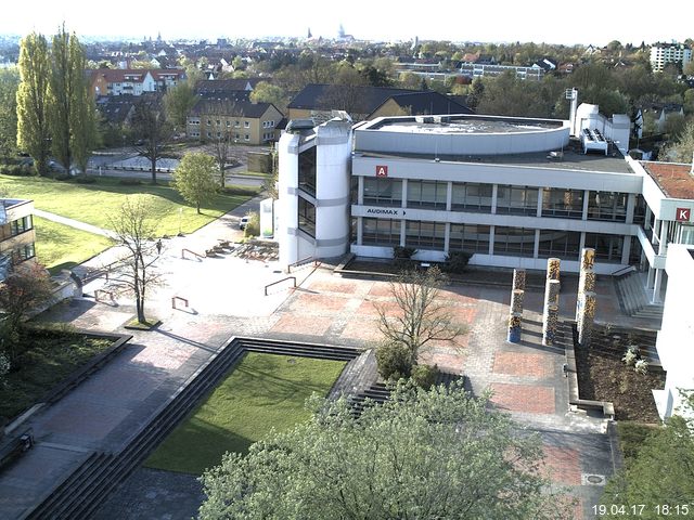 Foto der Webcam: Verwaltungsgebäude, Innenhof mit Audimax, Hörsaal-Gebäude 1