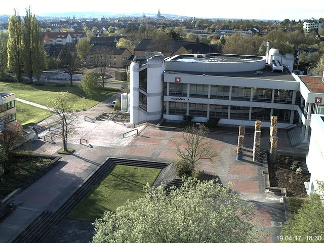 Foto der Webcam: Verwaltungsgebäude, Innenhof mit Audimax, Hörsaal-Gebäude 1