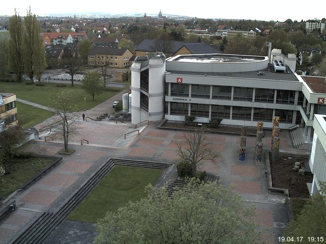 Foto der Webcam: Verwaltungsgebäude, Innenhof mit Audimax, Hörsaal-Gebäude 1