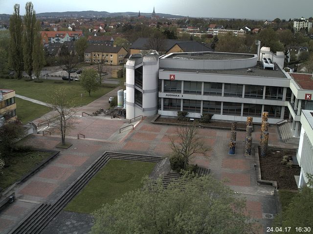 Foto der Webcam: Verwaltungsgebäude, Innenhof mit Audimax, Hörsaal-Gebäude 1