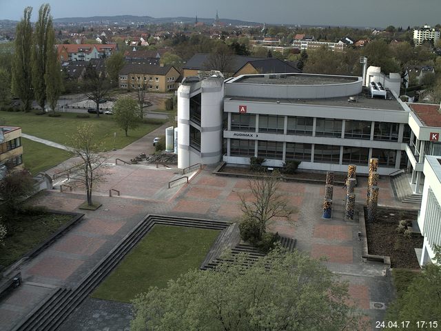 Foto der Webcam: Verwaltungsgebäude, Innenhof mit Audimax, Hörsaal-Gebäude 1