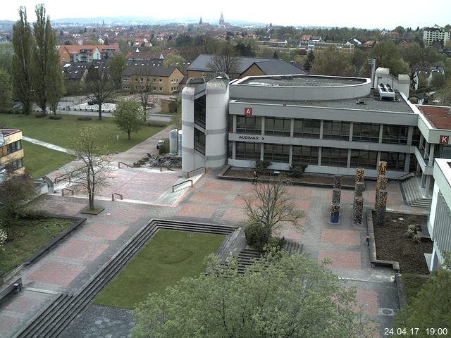 Foto der Webcam: Verwaltungsgebäude, Innenhof mit Audimax, Hörsaal-Gebäude 1