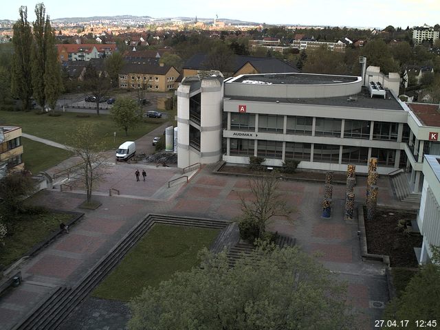 Foto der Webcam: Verwaltungsgebäude, Innenhof mit Audimax, Hörsaal-Gebäude 1