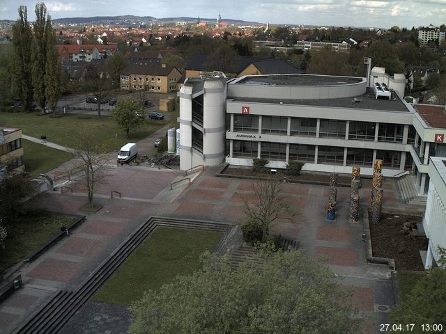 Foto der Webcam: Verwaltungsgebäude, Innenhof mit Audimax, Hörsaal-Gebäude 1