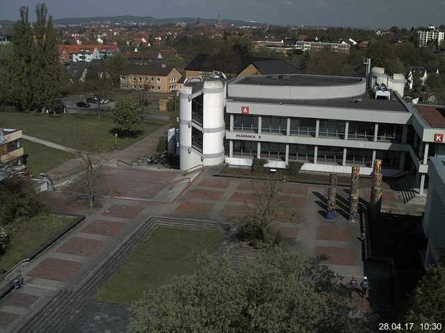 Foto der Webcam: Verwaltungsgebäude, Innenhof mit Audimax, Hörsaal-Gebäude 1