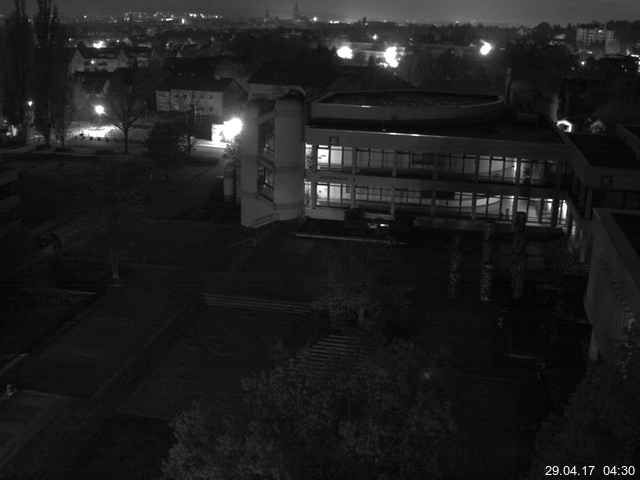 Foto der Webcam: Verwaltungsgebäude, Innenhof mit Audimax, Hörsaal-Gebäude 1