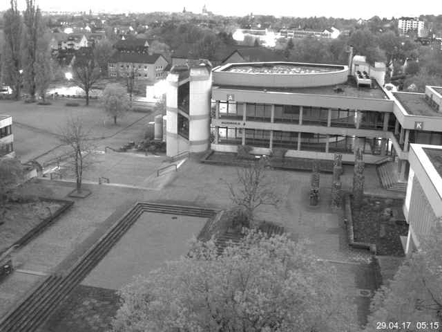 Foto der Webcam: Verwaltungsgebäude, Innenhof mit Audimax, Hörsaal-Gebäude 1