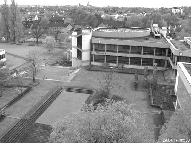 Foto der Webcam: Verwaltungsgebäude, Innenhof mit Audimax, Hörsaal-Gebäude 1