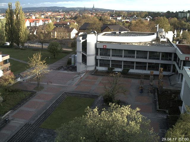 Foto der Webcam: Verwaltungsgebäude, Innenhof mit Audimax, Hörsaal-Gebäude 1