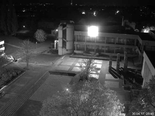 Foto der Webcam: Verwaltungsgebäude, Innenhof mit Audimax, Hörsaal-Gebäude 1