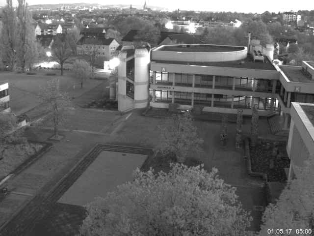 Foto der Webcam: Verwaltungsgebäude, Innenhof mit Audimax, Hörsaal-Gebäude 1